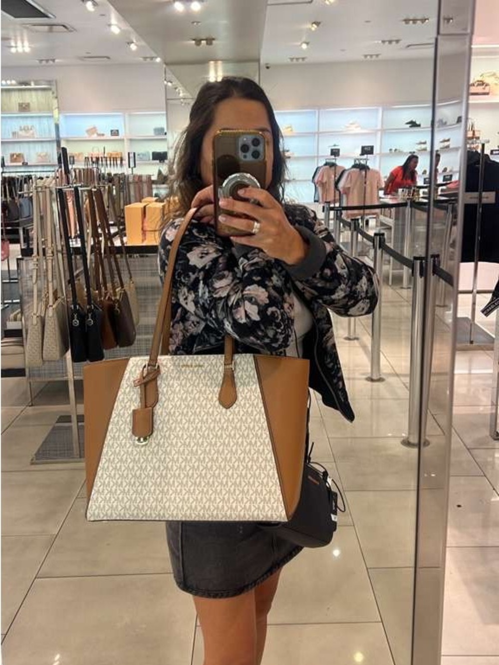NWT Michael Kors Taryn White Signature Tote with Tan Leather Trim - Picture 3 of 5